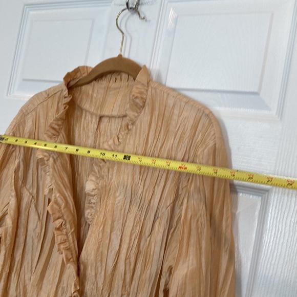 Golden-Yellow Crinkle Ruffle Faux Crystal Jacket. No Brand and No Size Listed. - Picture 5 of 10